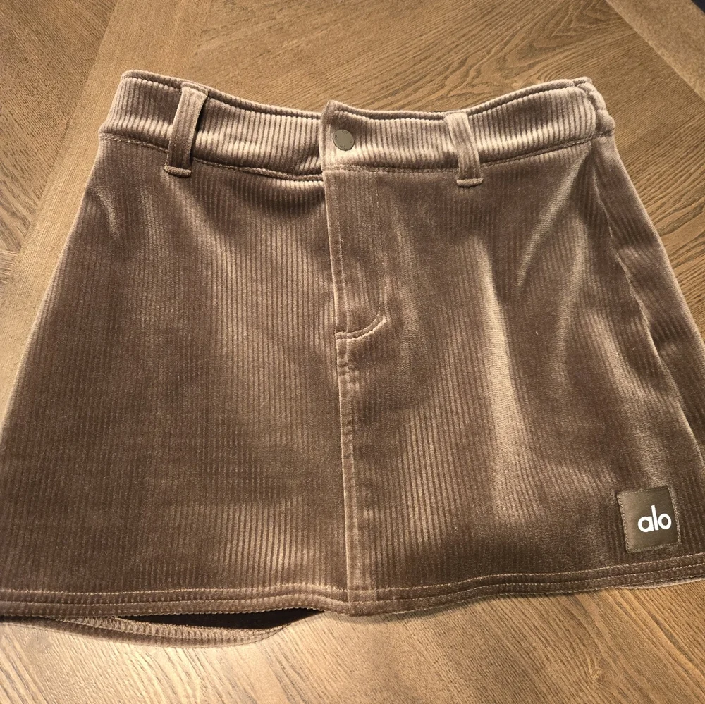 alo Yoga Velour Baller Skirt in Macchiato brown sz SMALL